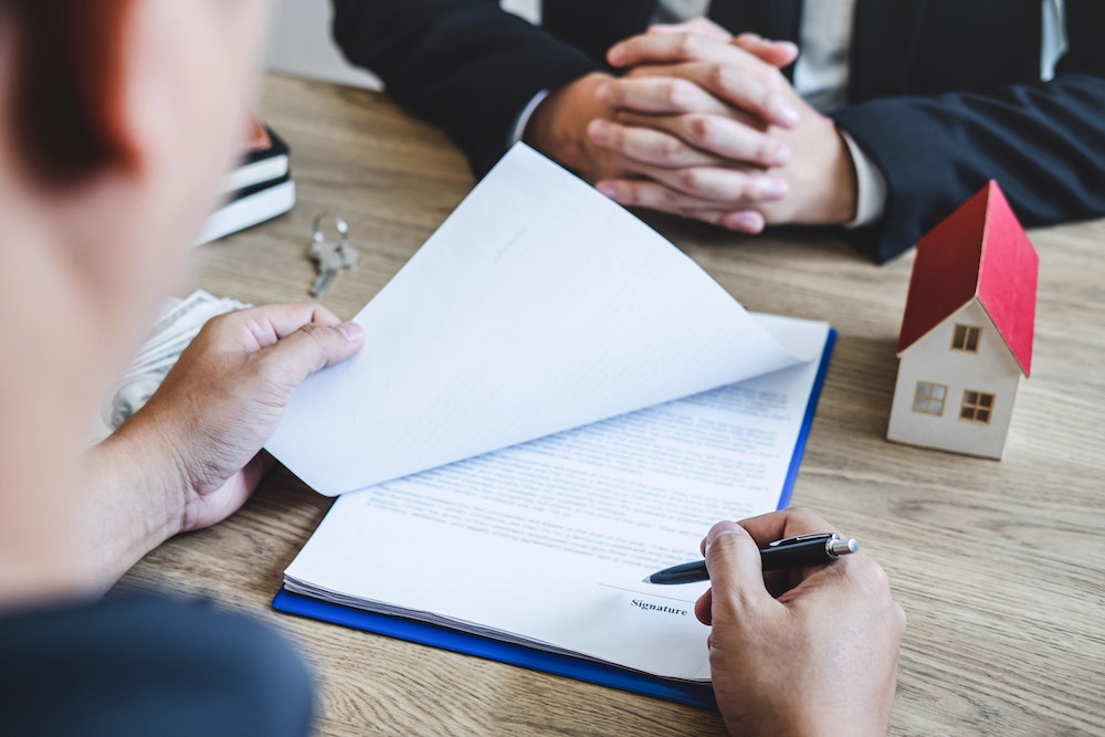 Rédaction d'une attestation d'hébergement pour un contrat de travail : mode d'emploi